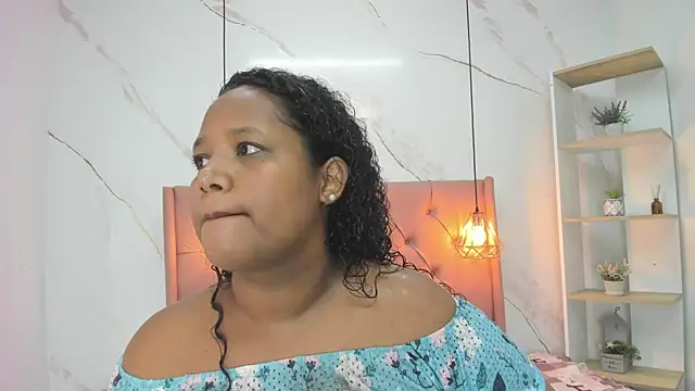 Snapshot of Belle_Brunette chatting on 10.07.25 Belle Brunette online show from 10.07.25