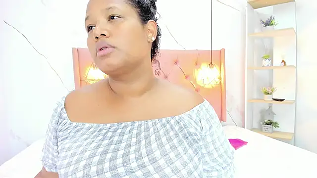 Snapshot of Belle_Brunette chatting on 10.20.25 Belle Brunette online show from 10.20.25