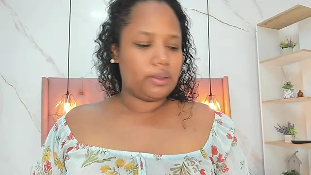 Snapshot of Belle_Brunette chatting on 11.21.25 Belle Brunette online show from 11.21.25