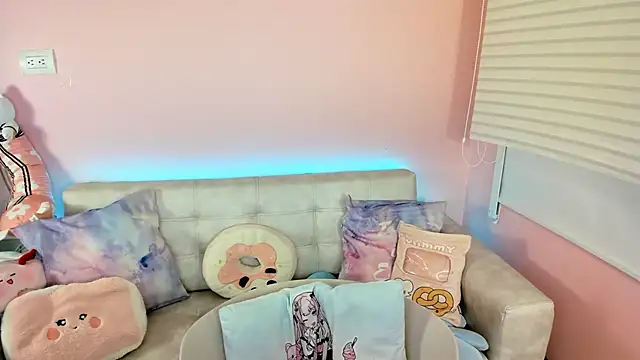 tinysara online show from 04.04.26