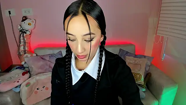 Snapshot of tinysara chatting on 05.17.26 tinysara online show from 05.17.26