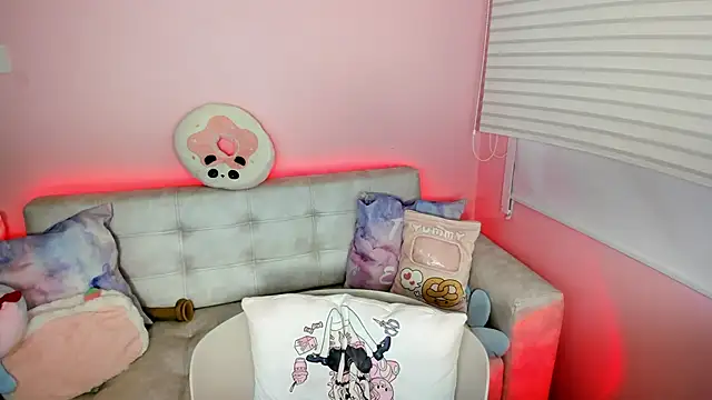 Snapshot of tinysara chatting on 05.29.26 tinysara online show from 05.29.26
