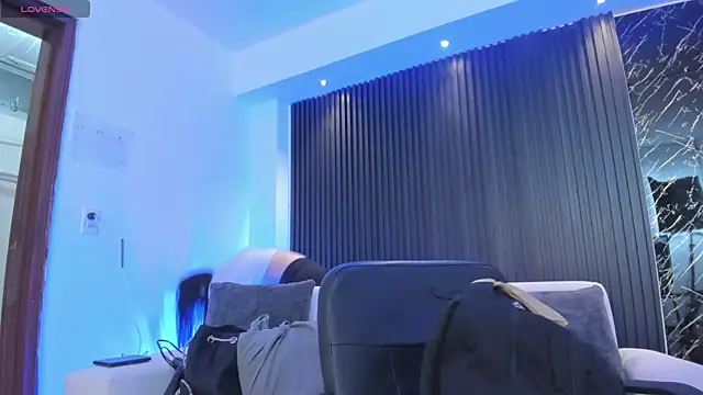 charlottewhitte online show from 02.19.25