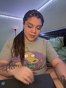 Snapshot of QueenNuttCollector chatting on 12.30.24 QueenNuttCollector online show from 12.30.24