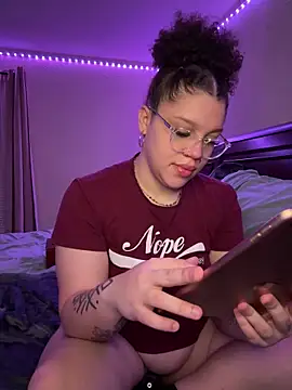 QueenNuttCollector online show from 02.22.26