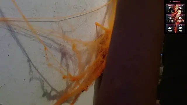 Snapshot of toxxxic_cams chatting on 10.27.25 toxxxic cams online show from 10.27.25