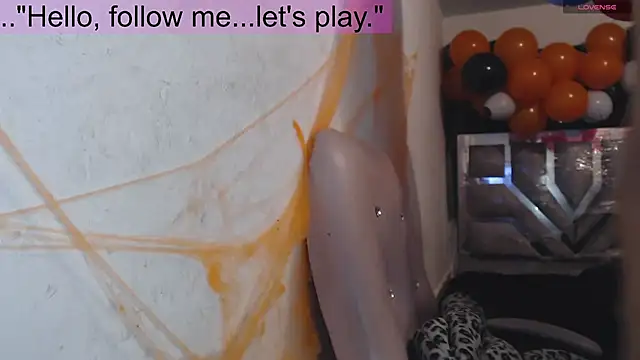 Snapshot of toxxxic_cams chatting on 11.01.25 toxxxic cams online show from 11.01.25