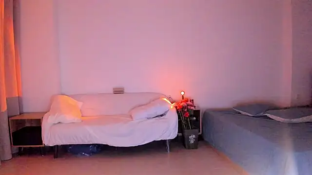 Snapshot of kawaii_mia chatting on 12.25.24 kawaii mia online show from 12.25.24