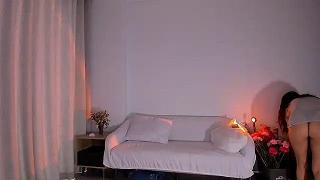 Snapshot of kawaii_mia chatting on 12.27.24 kawaii mia online show from 12.27.24