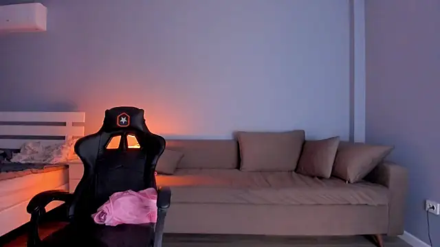 Snapshot of kawaii_mia chatting on 03.10.25 kawaii mia online show from 03.10.25