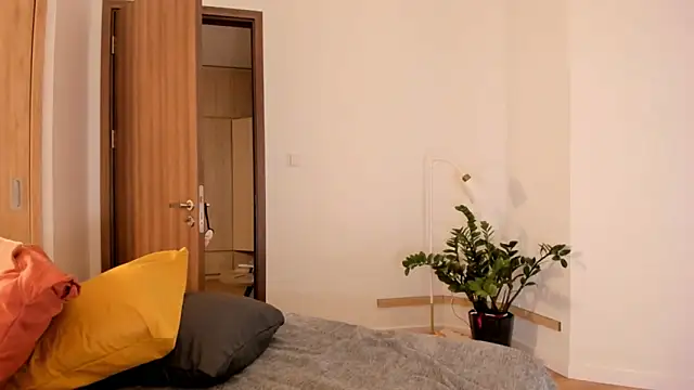 Snapshot of kawaii_mia chatting on 09.27.25 kawaii mia online show from 09.27.25