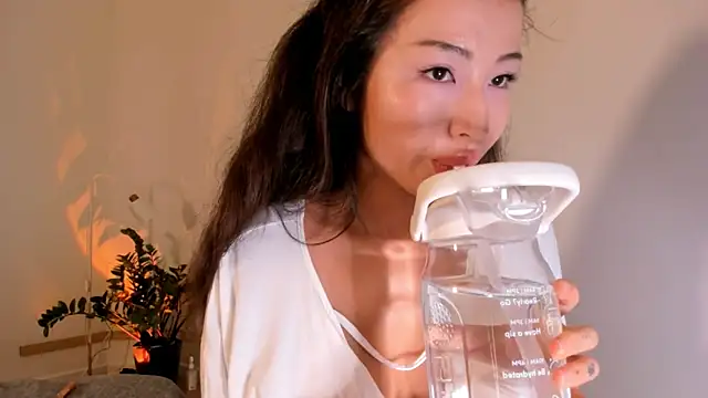 Snapshot of kawaii_mia chatting on 10.01.25 kawaii mia online show from 10.01.25