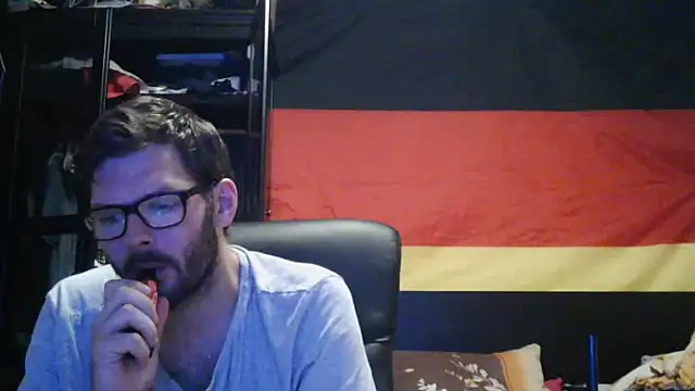 Snapshot of Die-geile-Sau chatting on 06.24.26 Die-geile-Sau online show from 06.24.26