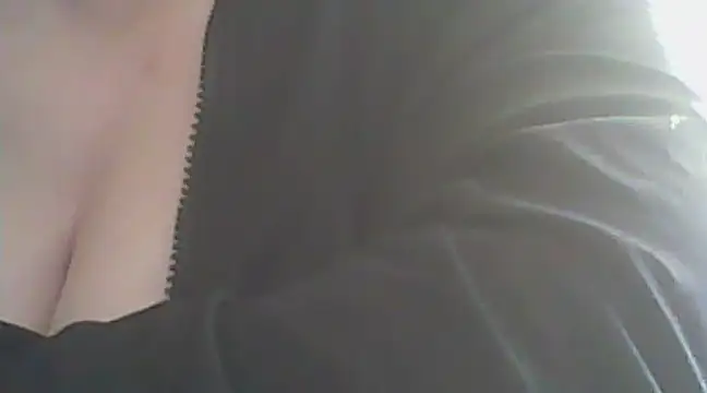 Snapshot of deluxpussy chatting on 03.19.25 deluxpussy online show from 03.19.25