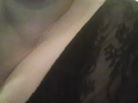 Snapshot of deluxpussy chatting on 09.23.25 deluxpussy online show from 09.23.25