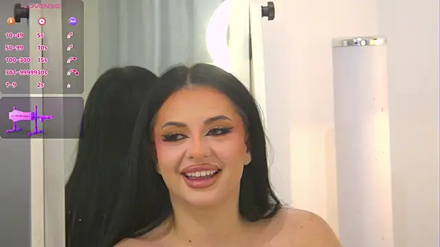 Snapshot of EdithOliviere chatting on 10.27.25 EdithOliviere online show from 10.27.25