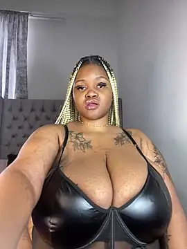 Snapshot of Yung-Missy chatting on 12.19.24 Yung-Missy online show from 12.19.24