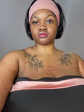 Snapshot of Yung-Missy chatting on 01.22.25 Yung-Missy online show from 01.22.25