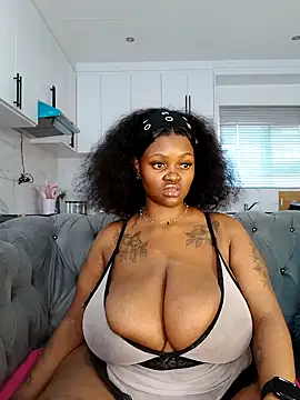 Snapshot of Yung-Missy chatting on 02.03.26 Yung-Missy online show from 02.03.26