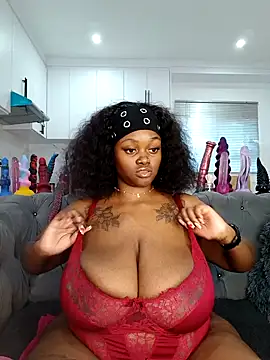 Snapshot of Yung-Missy chatting on 02.07.26 Yung-Missy online show from 02.07.26