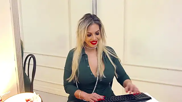 Snapshot of SashaAllford chatting on 12.29.24 SashaAllford online show from 12.29.24