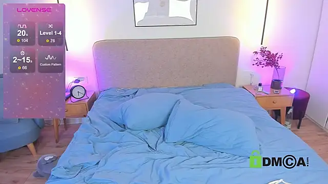 Snapshot of Wallflowerr chatting on 12.09.24 Wallflowerr online show from 12.09.24