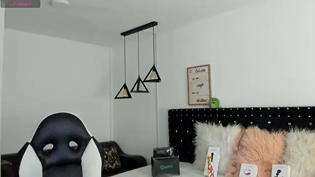 natasha logan  online show from 03.02.25