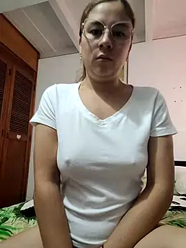 Snapshot of selena_gomez2 chatting on 10.23.25 selena gomez2 online show from 10.23.25