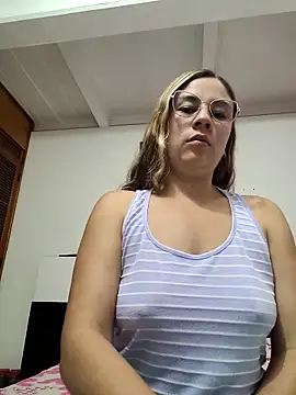 Snapshot of selena_gomez2 chatting on 02.15.26 selena gomez2 online show from 02.15.26