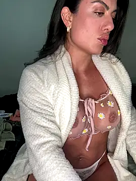 Snapshot of ise_mahh chatting on 10.08.25 ise mahh online show from 10.08.25