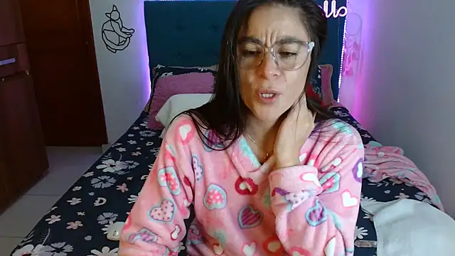 Snapshot of antonella_sweet33 chatting on 01.28.25 antonella sweet33 online show from 01.28.25