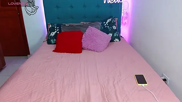 Snapshot of antonella_sweet33 chatting on 02.04.25 antonella sweet33 online show from 02.04.25