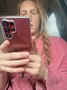 Snapshot of GoldenFlameGoddess chatting on 03.30.26 GoldenFlameGoddess online show from 03.30.26