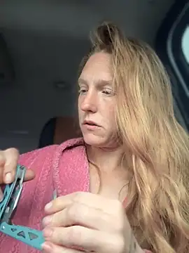 Snapshot of GoldenFlameGoddess chatting on 04.01.26 GoldenFlameGoddess online show from 04.01.26