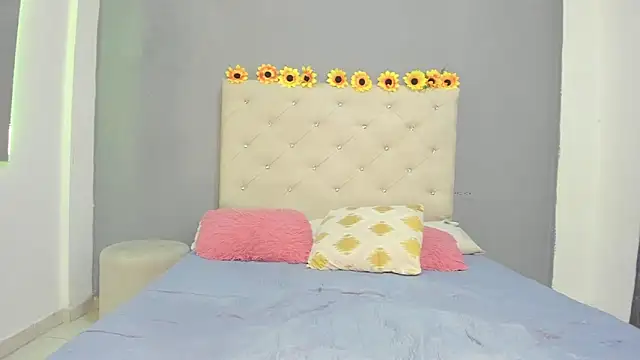 violetasimonz online show from 03.15.25