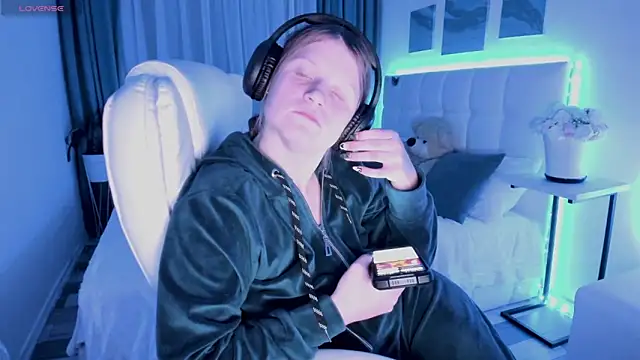 Kathlyn  Heath online show from 02.13.25