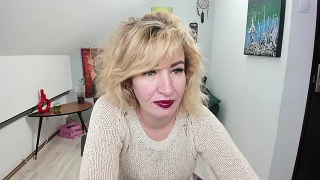 Cassandra Hotty online show from 03.07.26