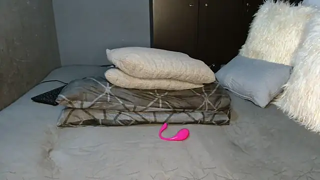 Snapshot of CURVEYDOLLXX chatting on 01.07.25 CURVEYDOLLXX online show from 01.07.25