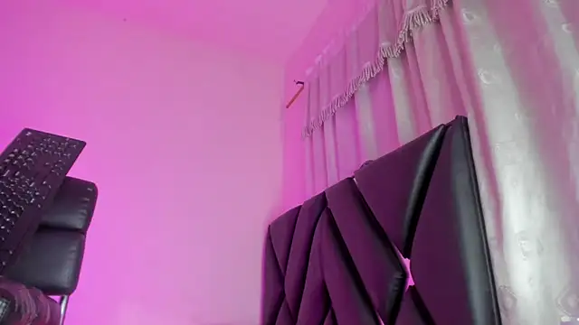 Snapshot of stephany_doll_ chatting on 06.27.26 stephany doll online show from 06.27.26