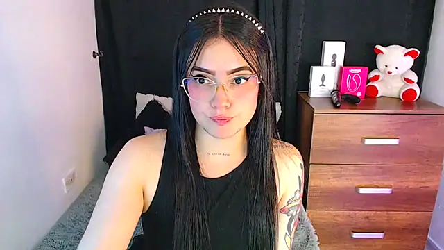 Snapshot of Isa_Maiden1 chatting on 09.23.25 Isa Maiden1 online show from 09.23.25