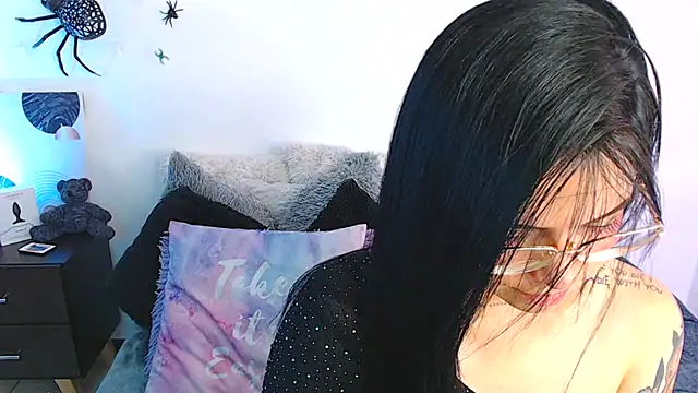 Snapshot of Isa_Maiden1 chatting on 10.26.25 Isa Maiden1 online show from 10.26.25