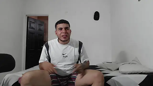 Snapshot of Sofiafuck20 chatting on 03.15.25 Sofiafuck20 online show from 03.15.25