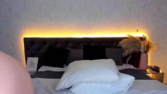 Linda Bryant online show from 01.15.26