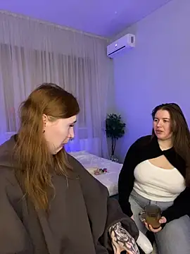 Snapshot of _Chlo__e chatting on 09.28.25 Chlo e online show from 09.28.25