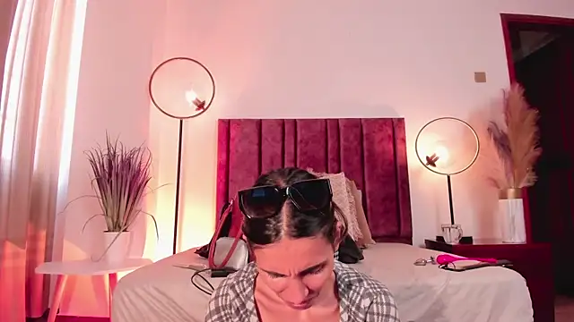 Snapshot of Nina_Cavaali chatting on 01.18.25 Nina Cavaali online show from 01.18.25