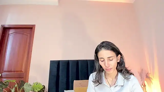 Snapshot of Nina_Cavaali chatting on 11.17.25 Nina Cavaali online show from 11.17.25