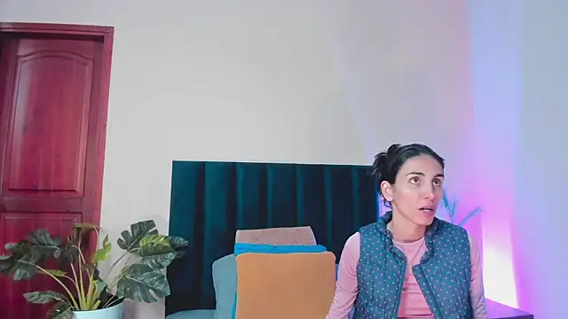 Snapshot of Nina_Cavaali chatting on 11.28.25 Nina Cavaali online show from 11.28.25