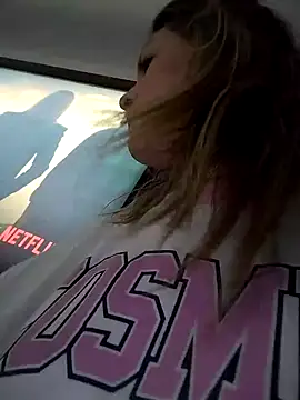 Snapshot of Mia_Hampton chatting on 12.21.24 Mia Hampton online show from 12.21.24