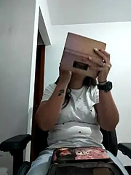 Mia Hampton online show from 01.11.26