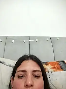 Mia Hampton online show from 04.12.26